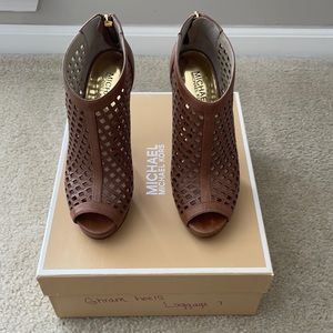 Tan heels size 7 Michael Kors
